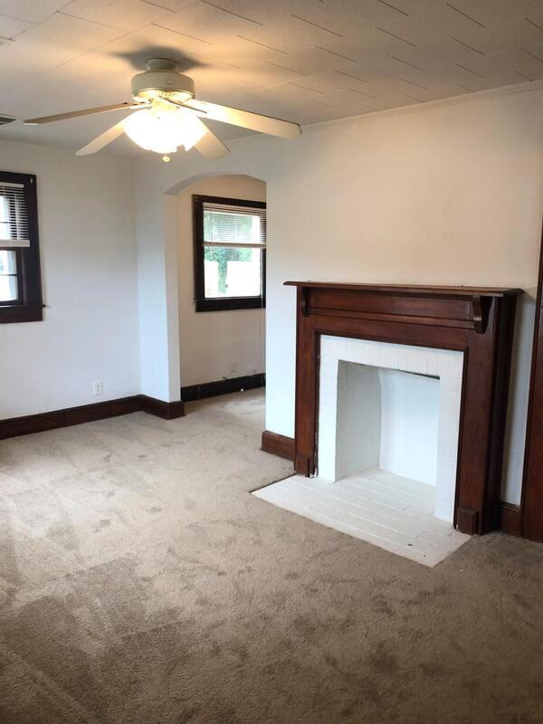 135 Bradford Dr - Photo 3 of 12