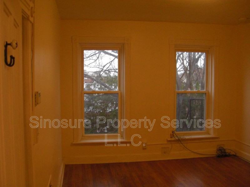 449 449 State Street - 3R - Photo 3 of 6