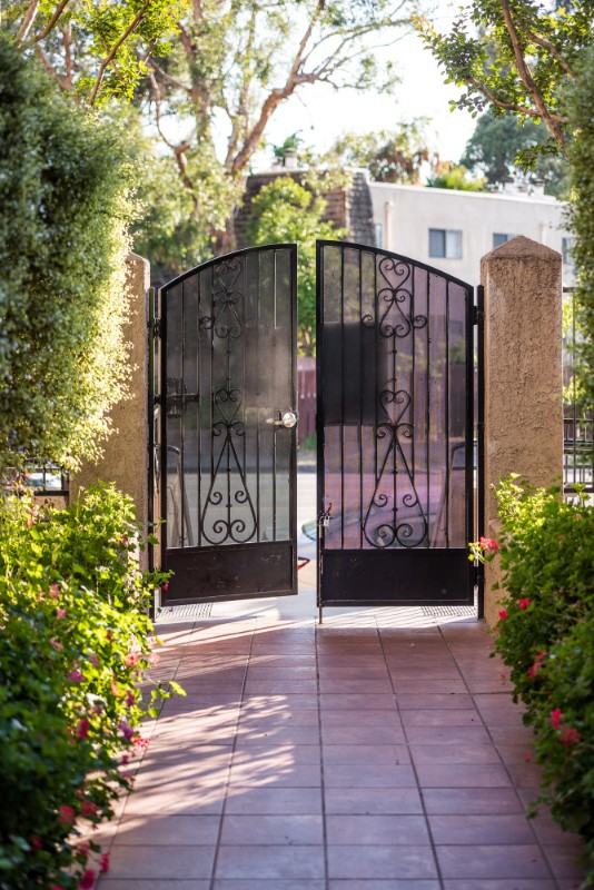 8714 Glenoaks Blvd - Photo 3 of 24