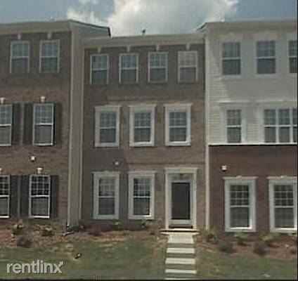 10016 Kings Parade Blvd - Photo 2 of 10