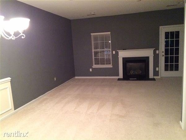 10016 Kings Parade Blvd - Photo 3 of 10