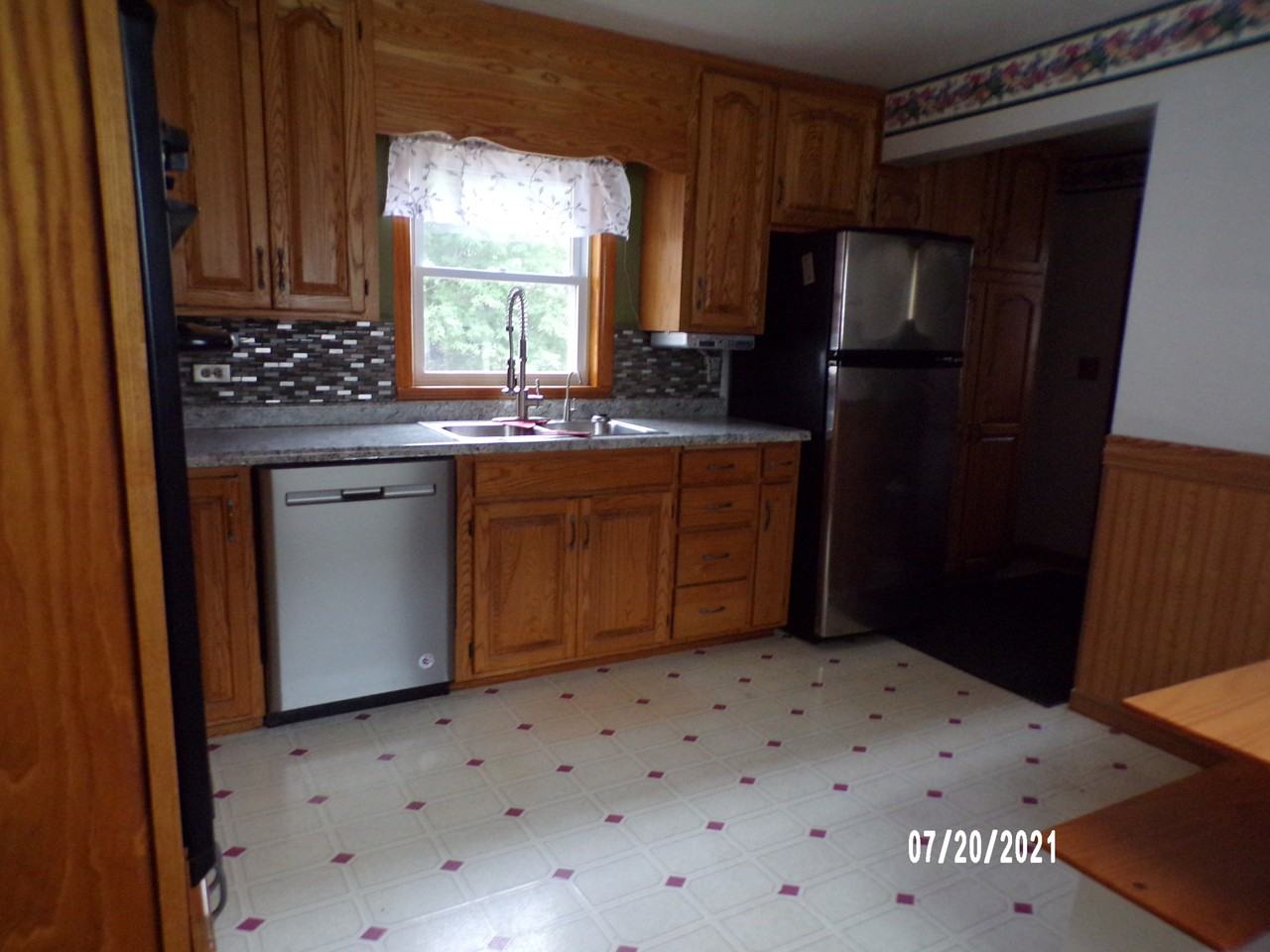 1811 Susquehanna Ave - Photo 4 of 14