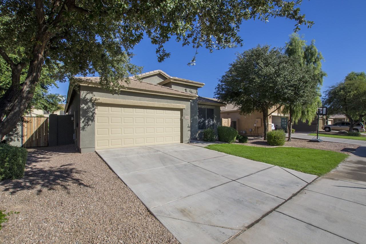 3306 E Powell Ct - Photo 3 of 16