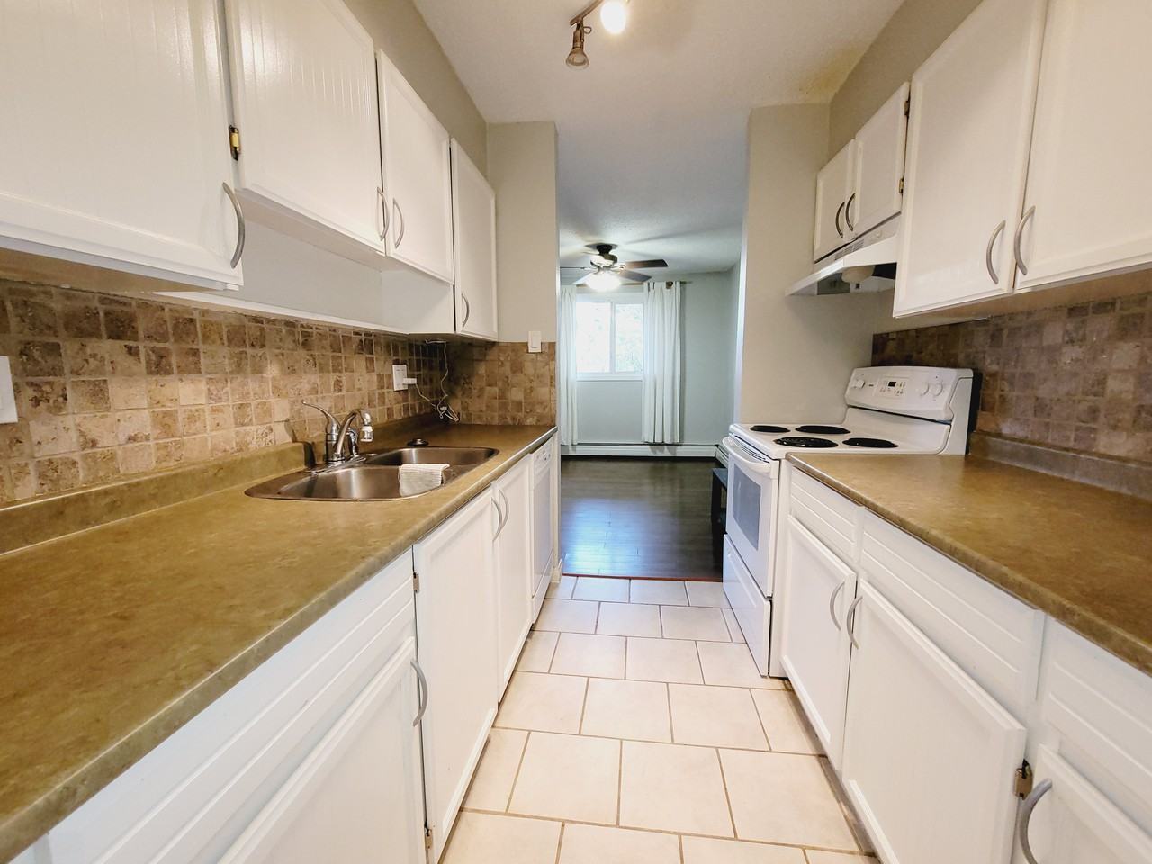 2303 119 St Nw - Photo 3 of 12