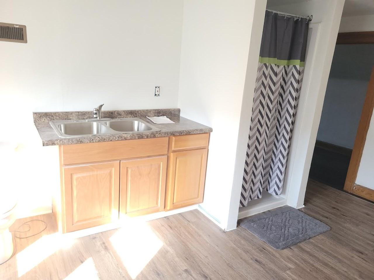 Walk to Cedar Lee District: Theatre, Bakery, Restaurants, Grocery, CWRU & Hospitals, - Photo 2 of 21