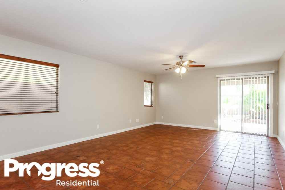 16243 W Maui Ln - Photo 2 of 15