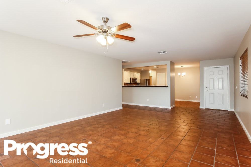 16243 W Maui Ln - Photo 3 of 15