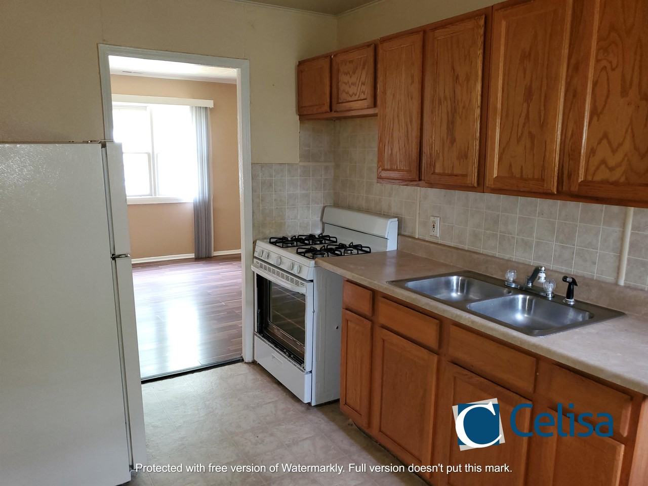 1110 Roosevelt Dr #1 - Photo 3 of 7