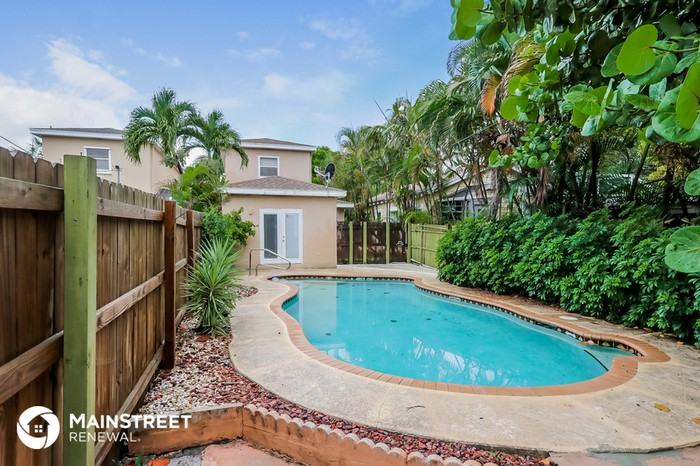 204 N D St - Photo 2 of 17