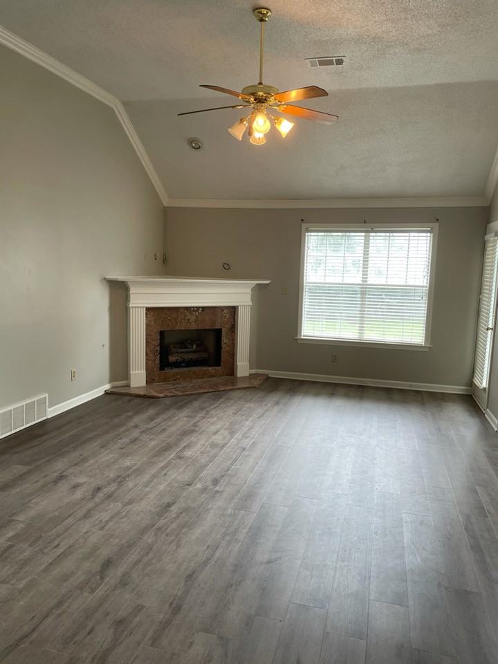 1290 Chatman Way - Photo 2 of 16