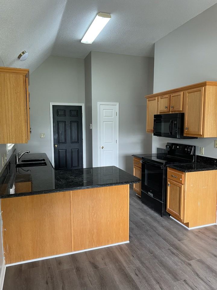 1290 Chatman Way - Photo 6 of 16