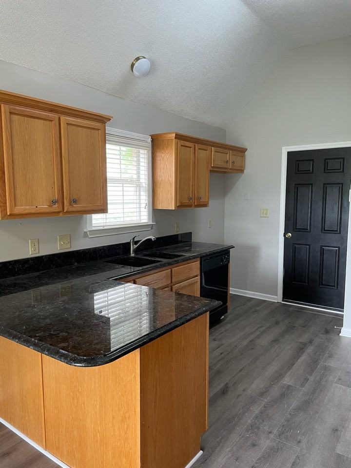 1290 Chatman Way - Photo 7 of 16
