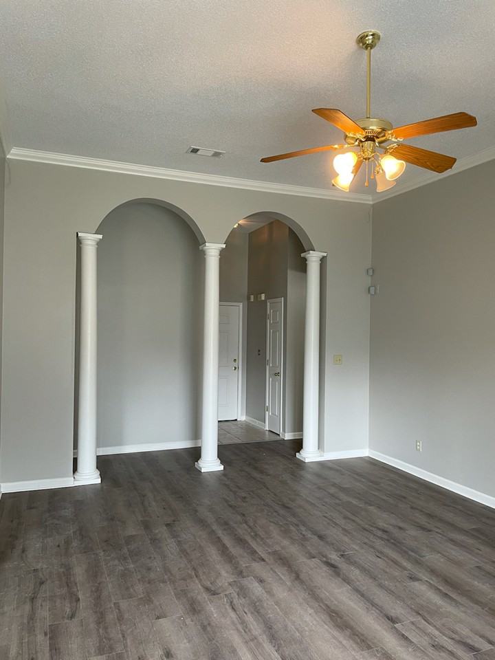 1290 Chatman Way - Photo 4 of 16