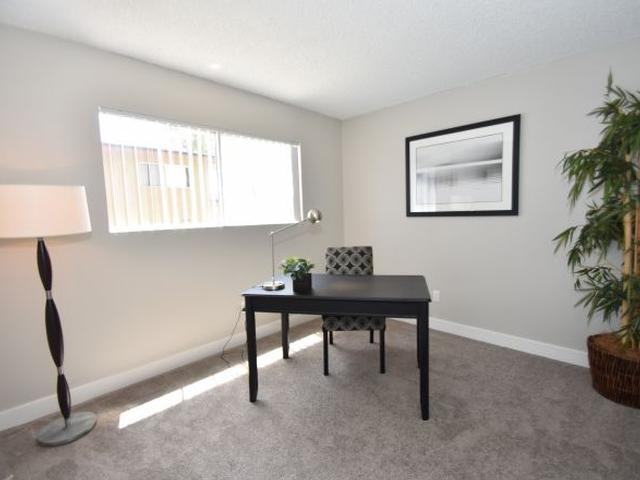 4300 Echo Ct - Photo 4 of 10