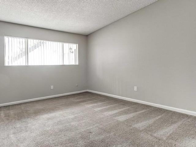 4300 Echo Ct - Photo 2 of 10