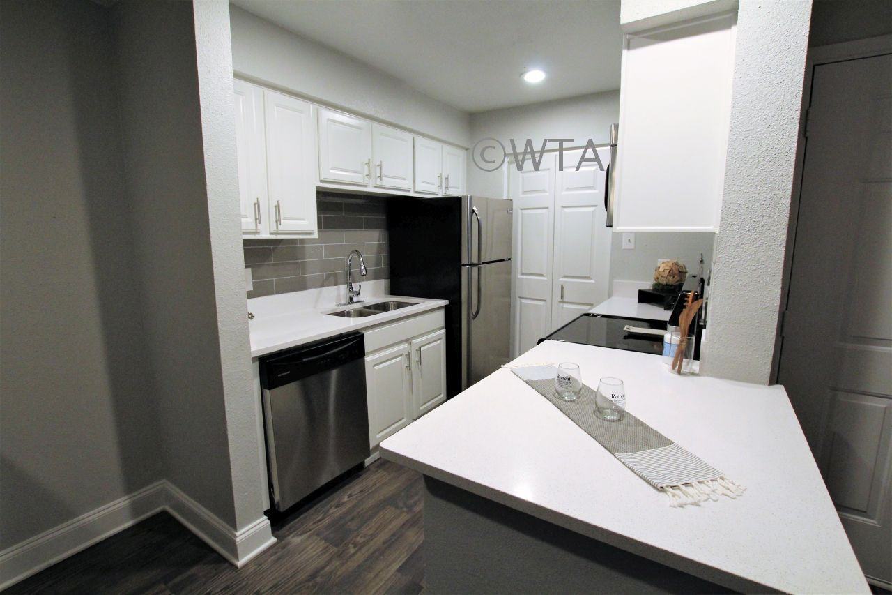 3816 S LAMAR BLVD - Photo 2 of 19