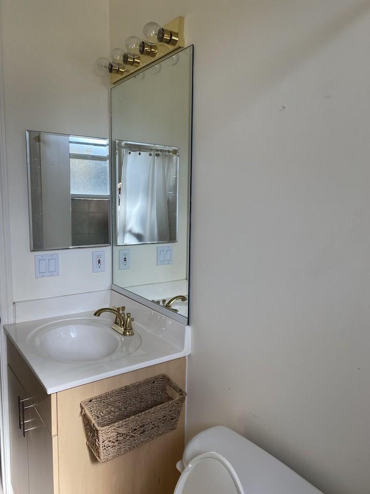 1012 Se 5th Ter - Photo 3 of 20