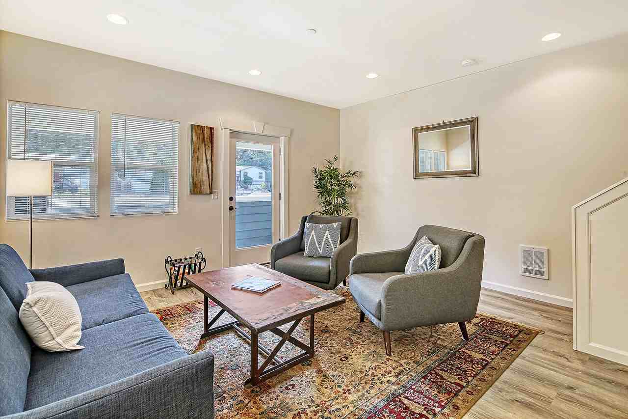 5428 Delridge Way Southwest #E - Photo 5 of 23