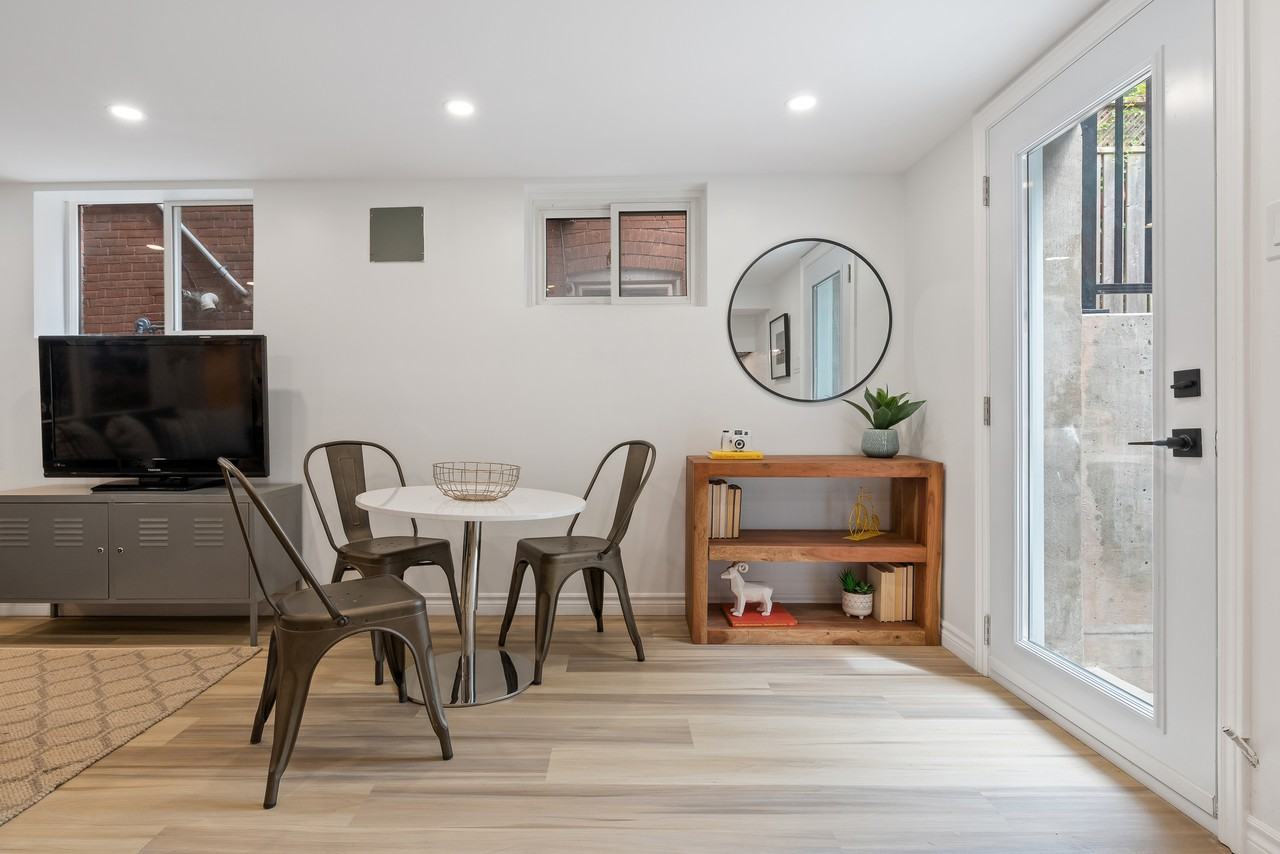 33 Robbins Avenue - Photo 5 of 15