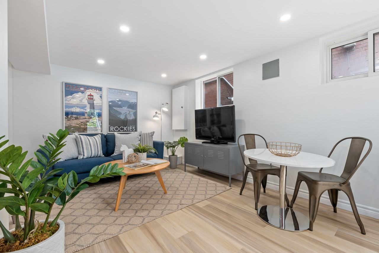 33 Robbins Avenue - Photo 4 of 15