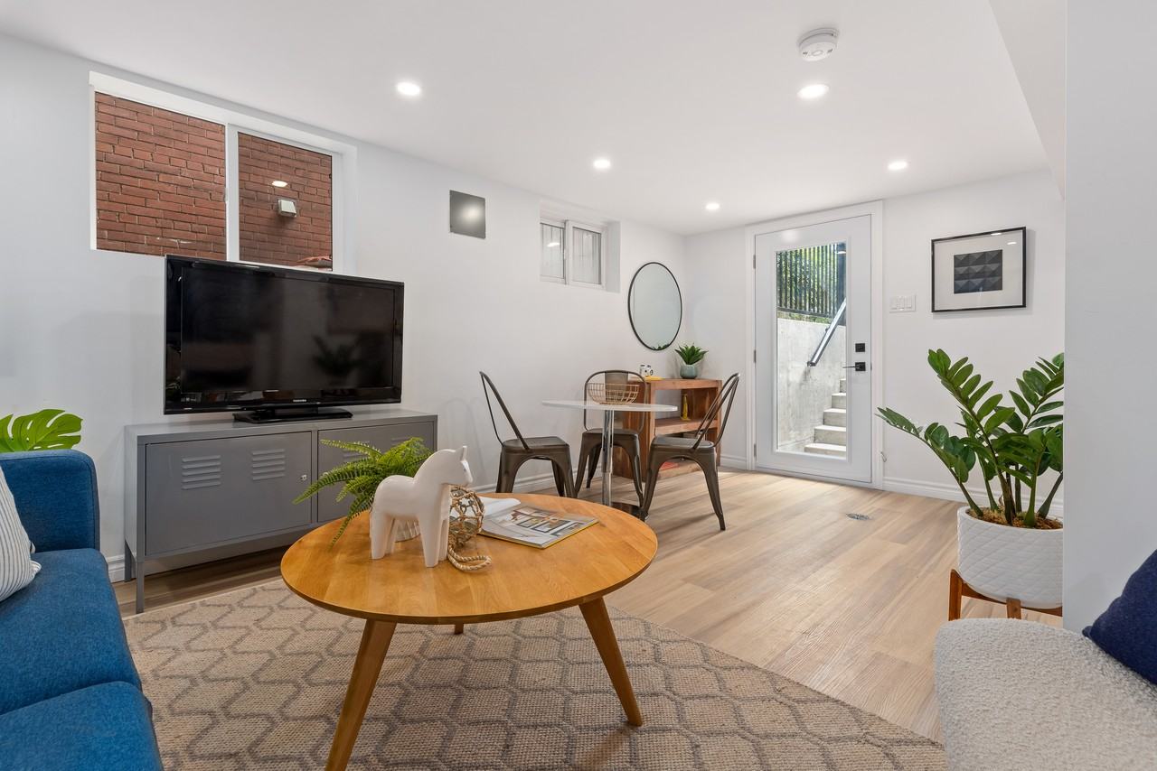 33 Robbins Avenue - Photo 6 of 15