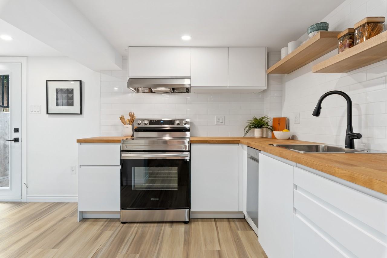 33 Robbins Avenue - Photo 7 of 15