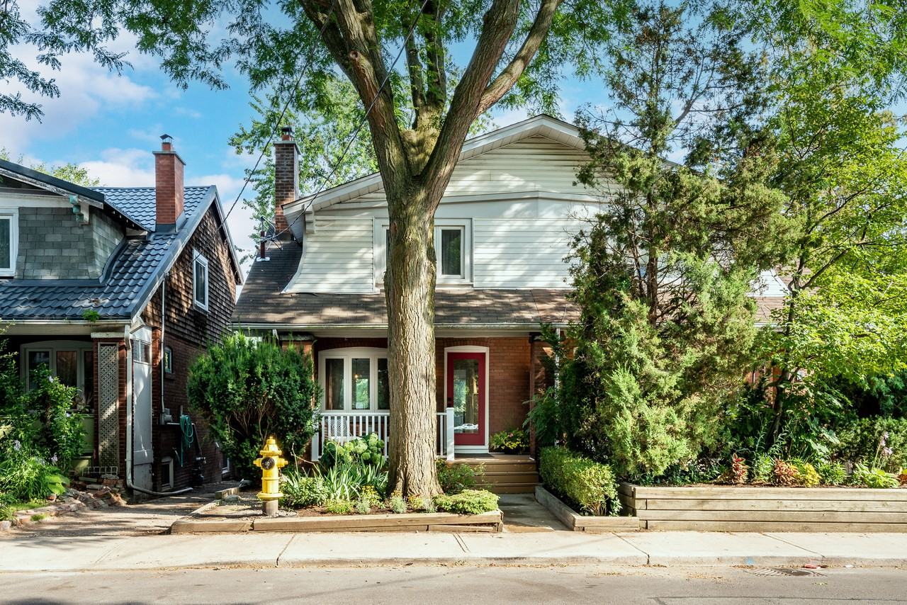 33 Robbins Avenue - Photo 3 of 16