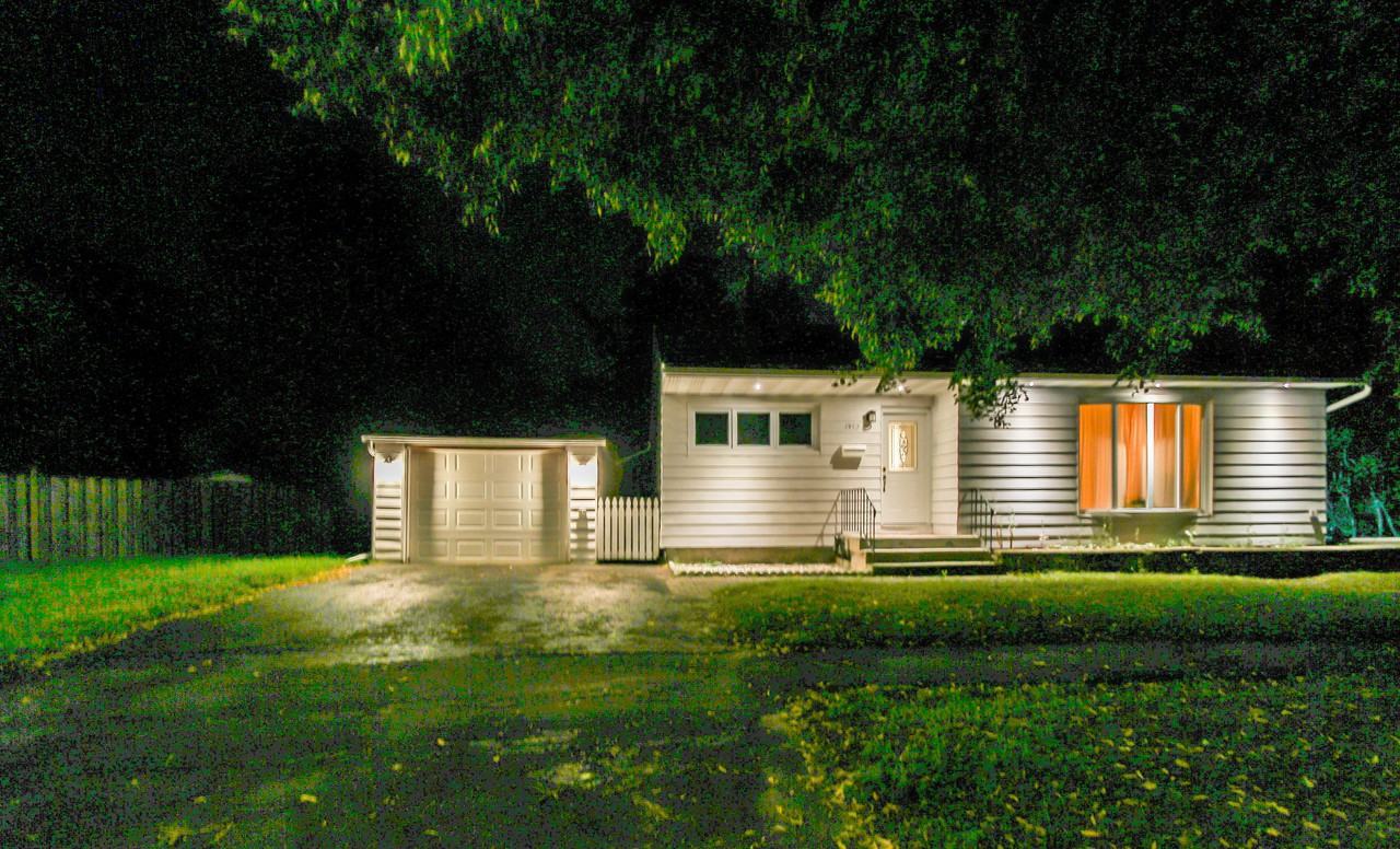 1952 Olympia Crescent - Photo 2 of 23