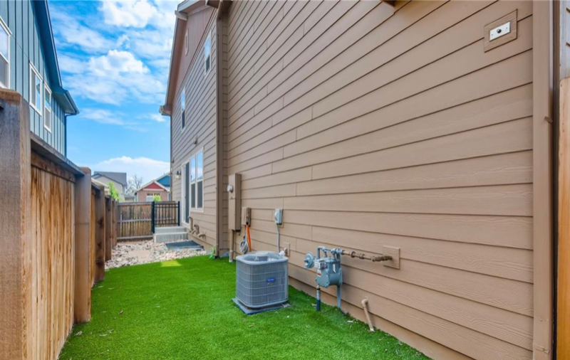 11209 E 25th Dr - Photo 5 of 15