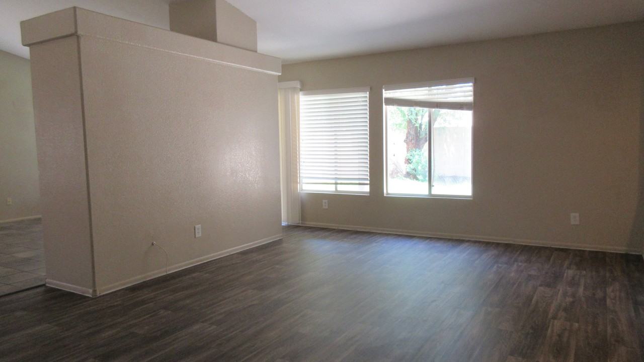 1062 W Cooley Dr - Photo 2 of 23