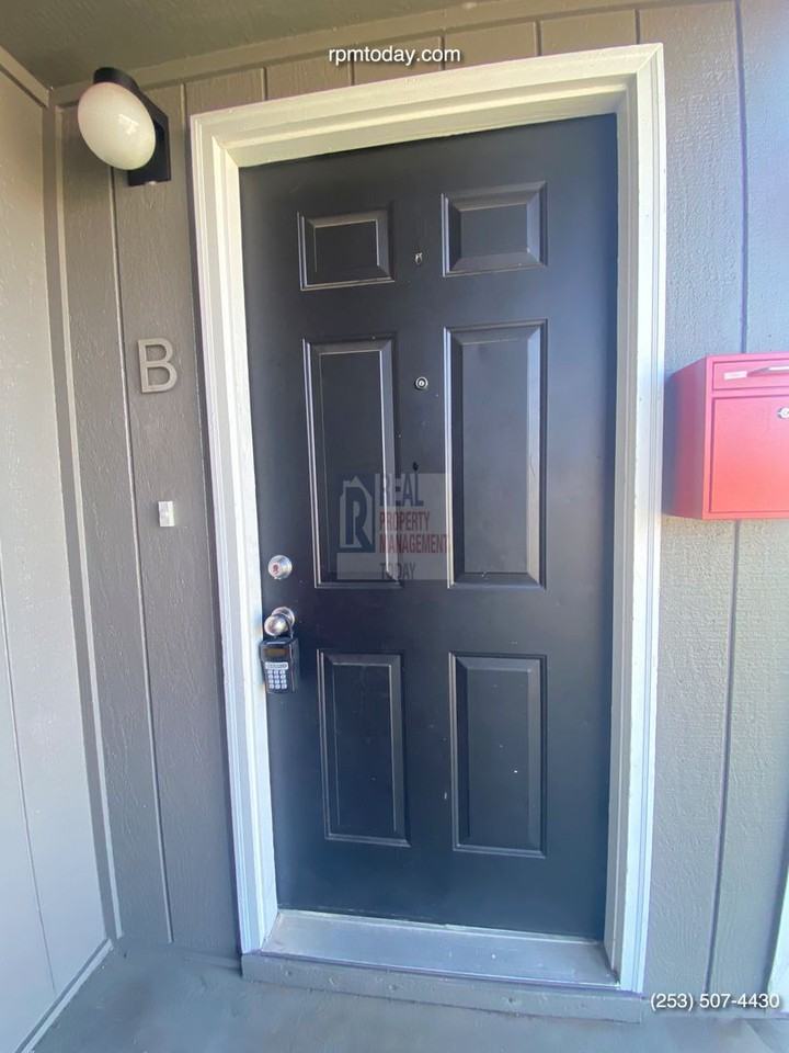 621 S Sprague Ave #B - Photo 2 of 10