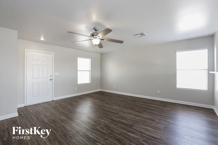 601 Black Sand Ct - Photo 3 of 15