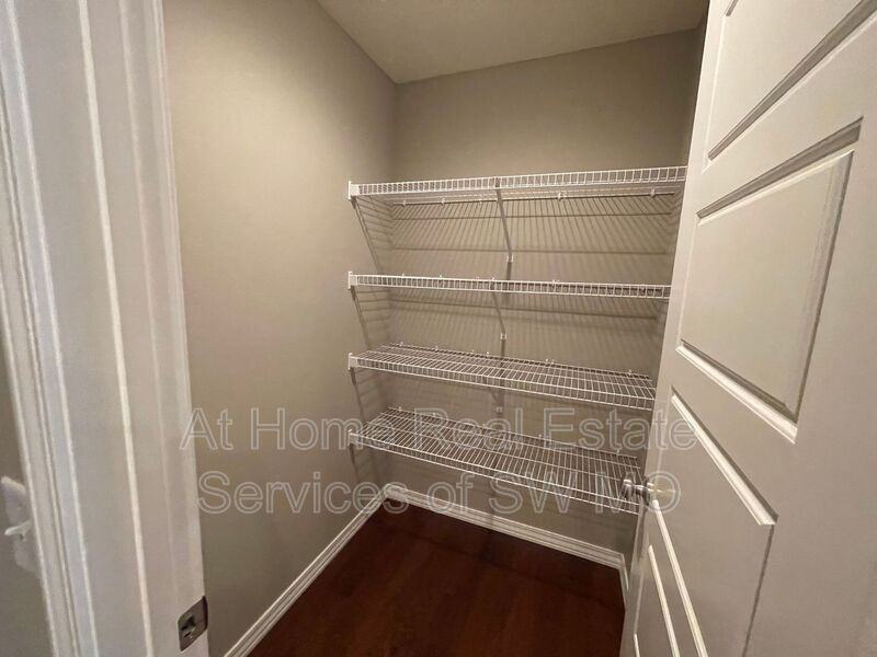 113 North Glengary Drive - Photo 3 of 20