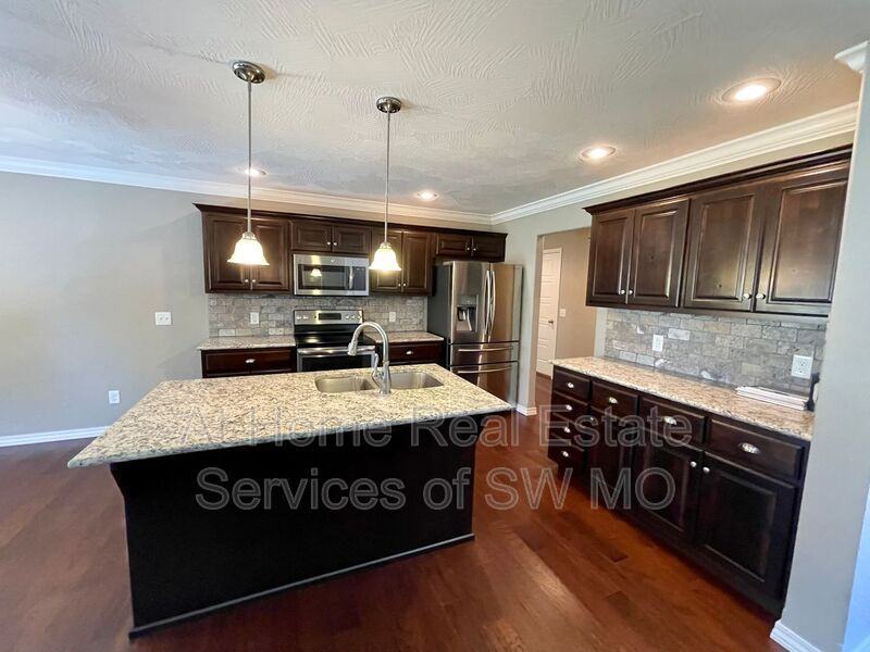 113 North Glengary Drive - Photo 6 of 20