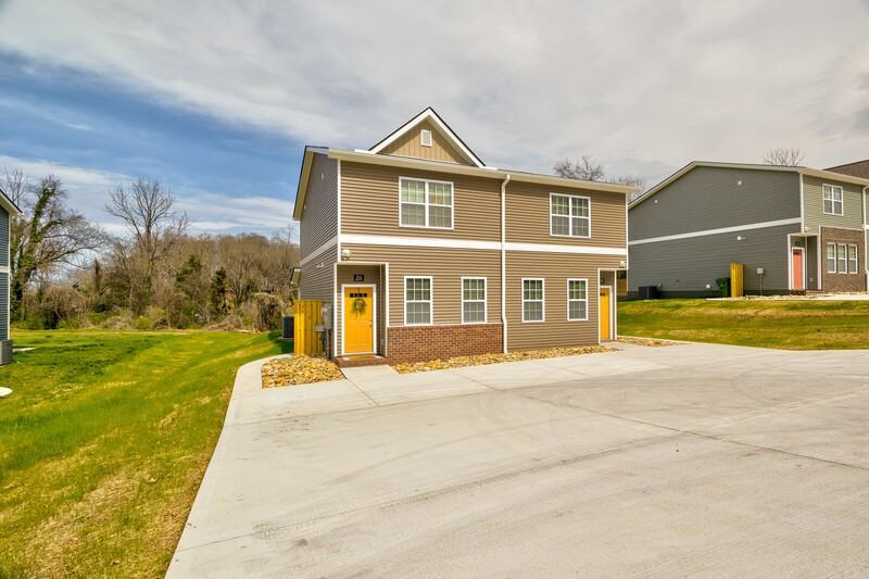 406 Bogle St - Photo 2 of 18