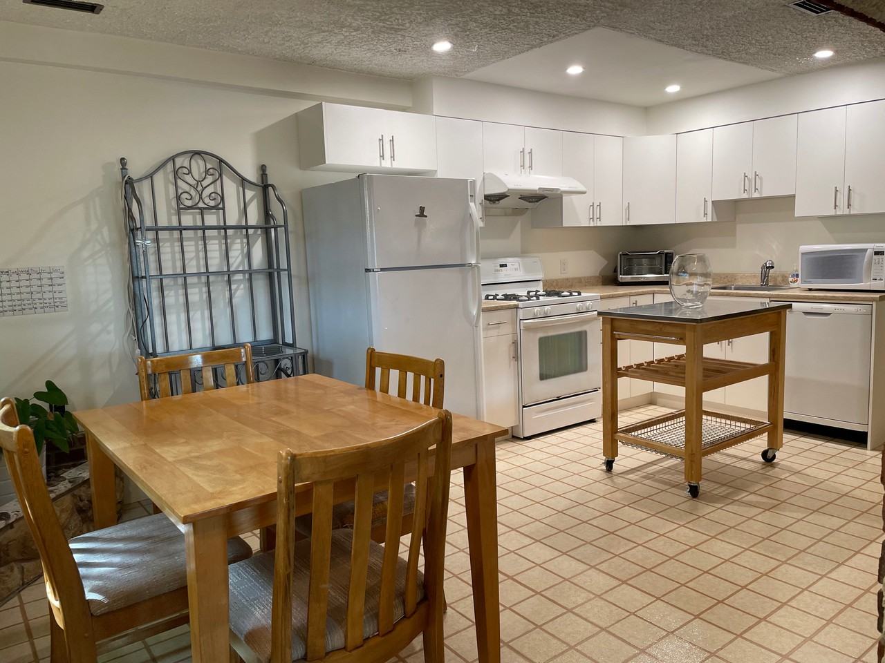 5893 Gladstone Street - Photo 5 of 8