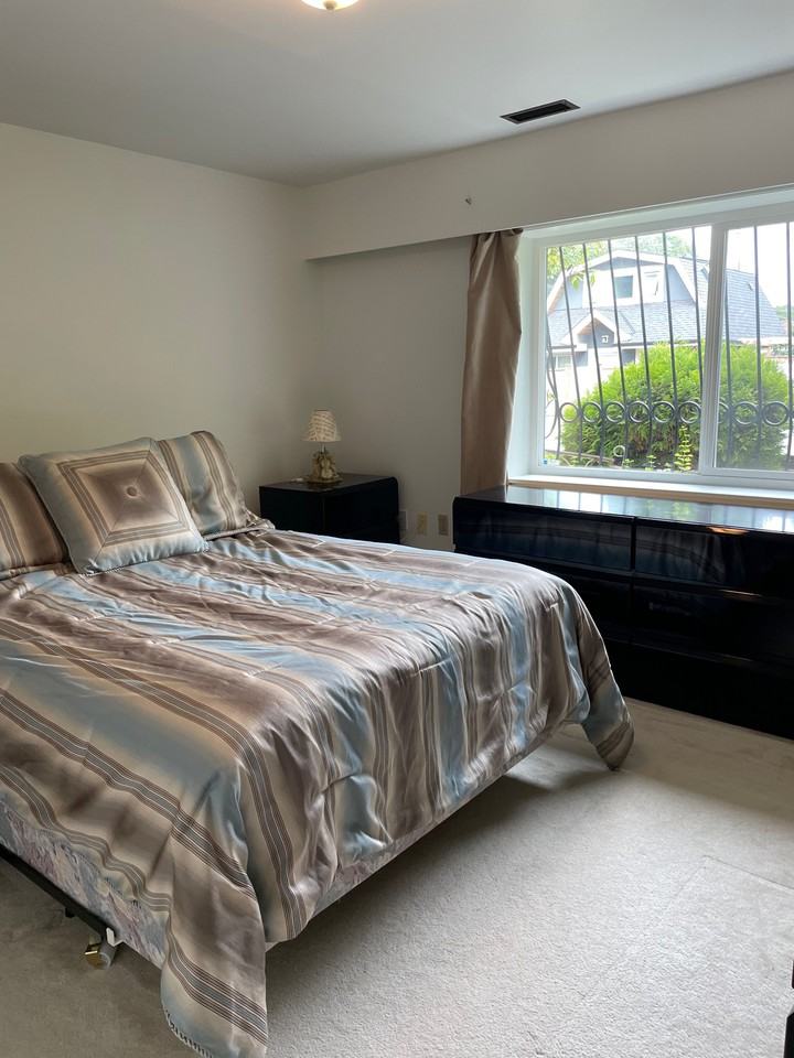 5893 Gladstone Street - Photo 6 of 8