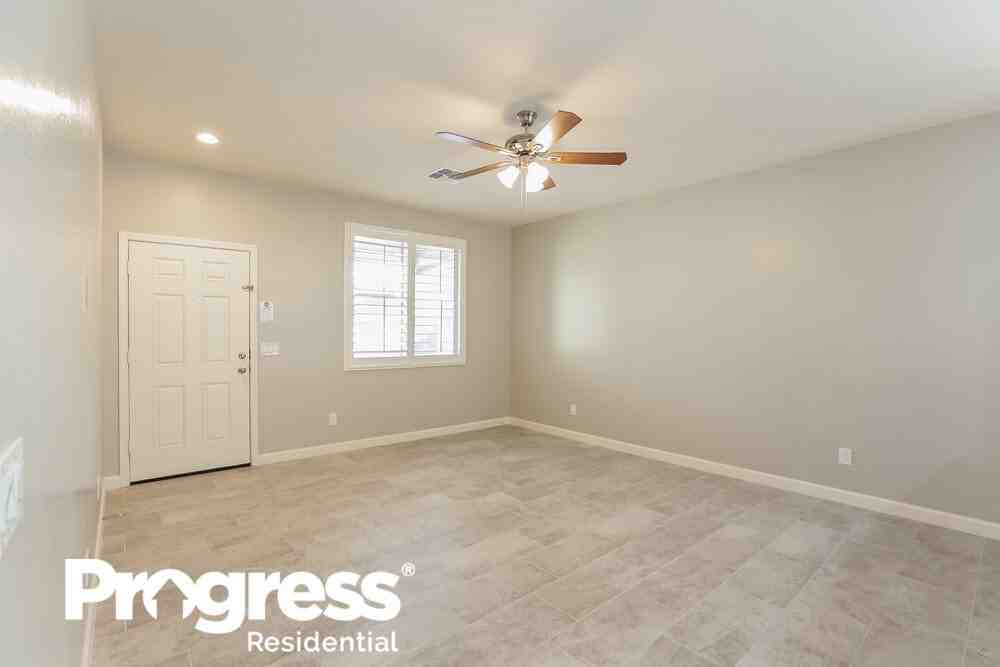 7325 W Magnolia St - Photo 3 of 21