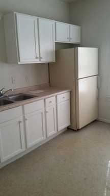 1536 W 10th St - Photo 3 of 11