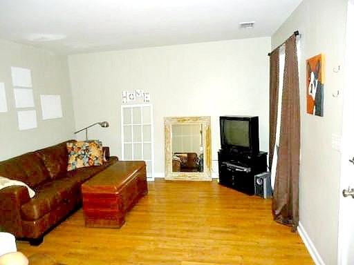 2455 Hampstead Dr - Photo 2 of 10