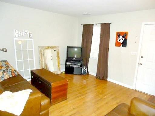 2455 Hampstead Dr - Photo 3 of 10