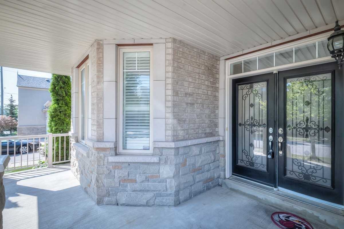 45 Langhorst Crescent - Photo 3 of 10