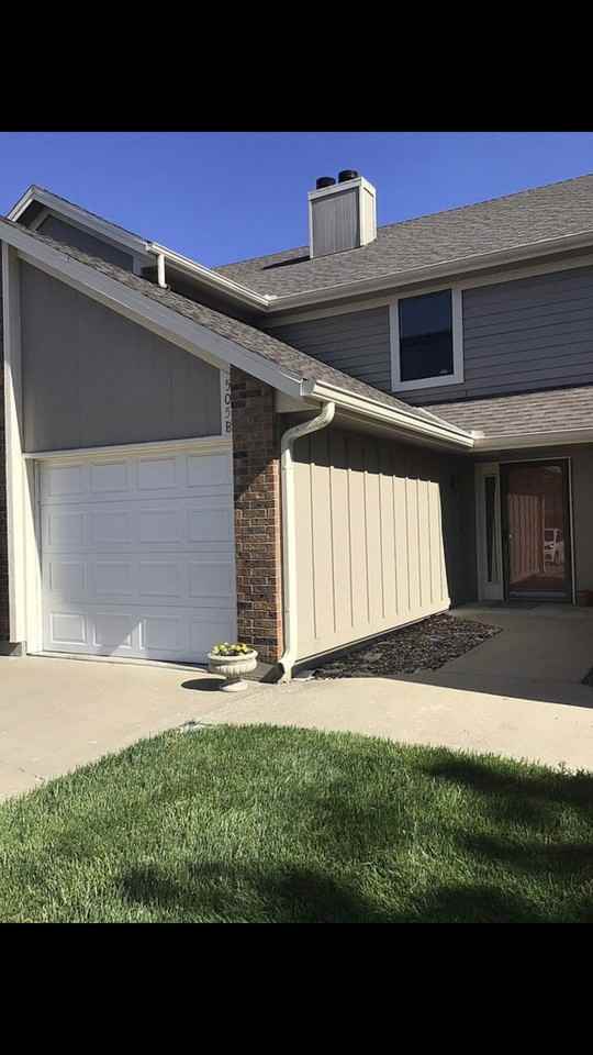 505 Northeast Brookwood Circle #B - Photo 2 of 10