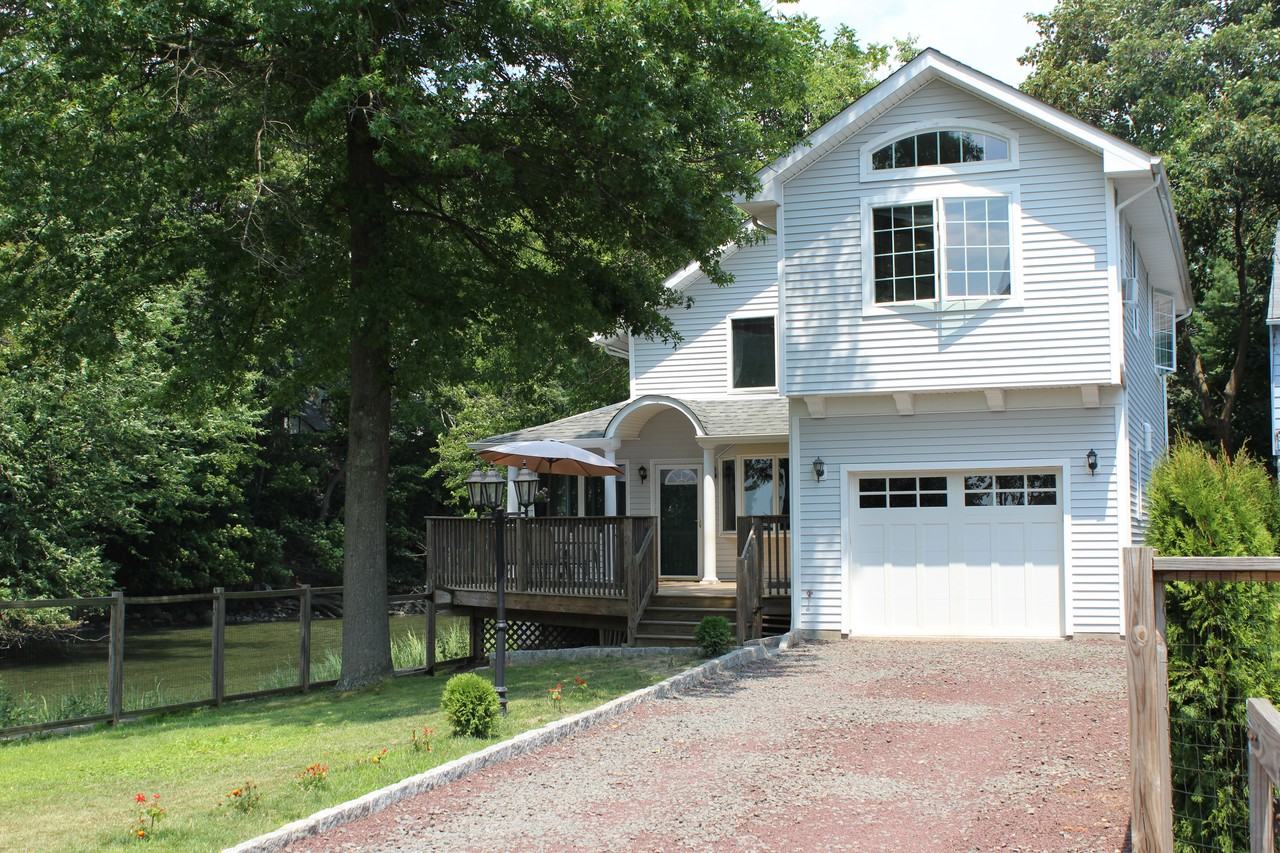 22 Park Ln - Photo 2 of 19