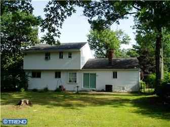 457 Windsor Dr - Photo 2 of 4