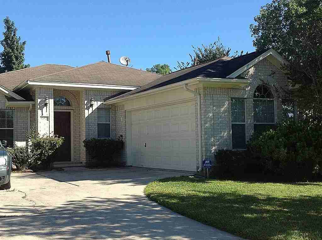 6107 Caroline Green Ct - Photo 2 of 27