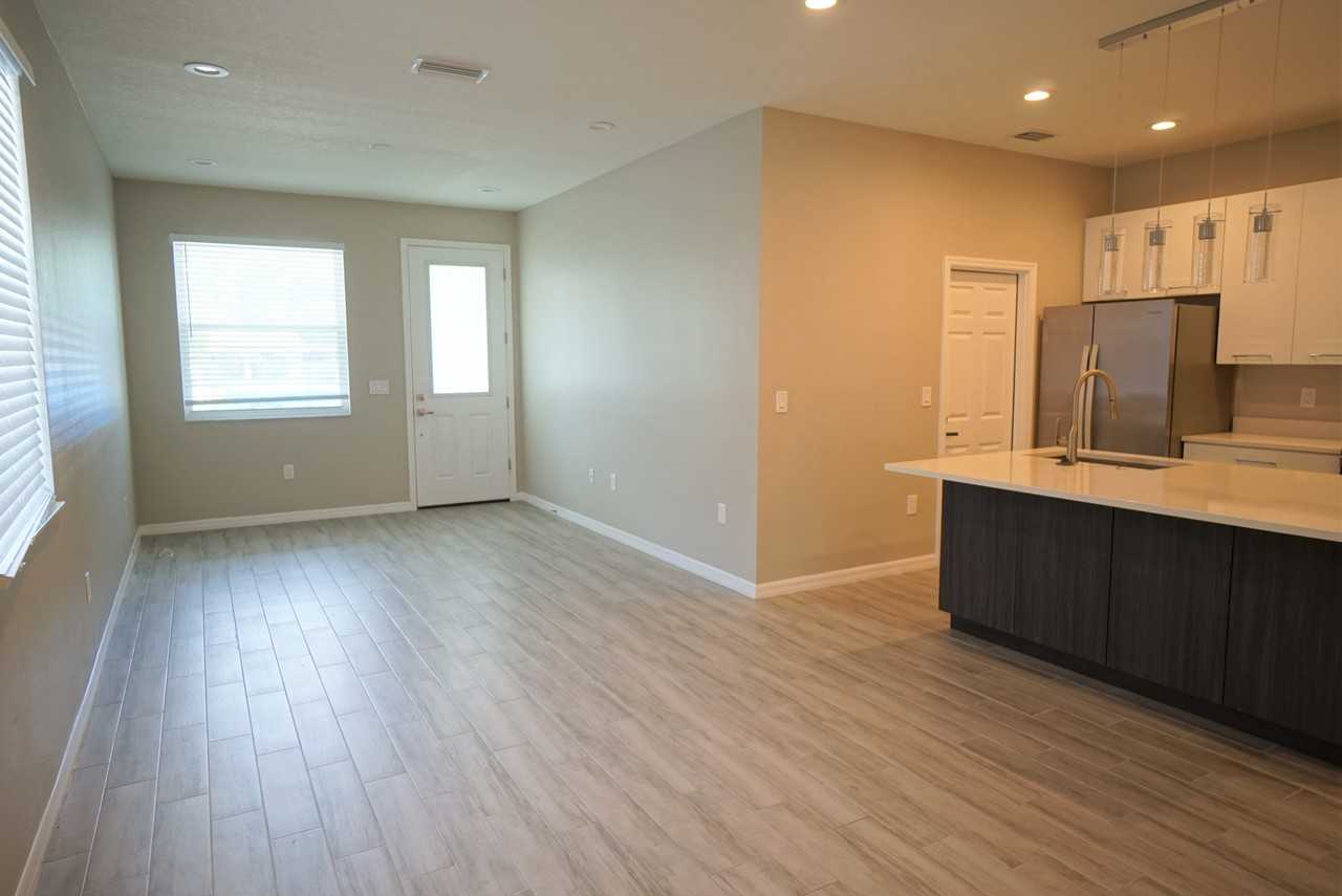4104 N Thatcher Ave #B - Photo 3 of 19
