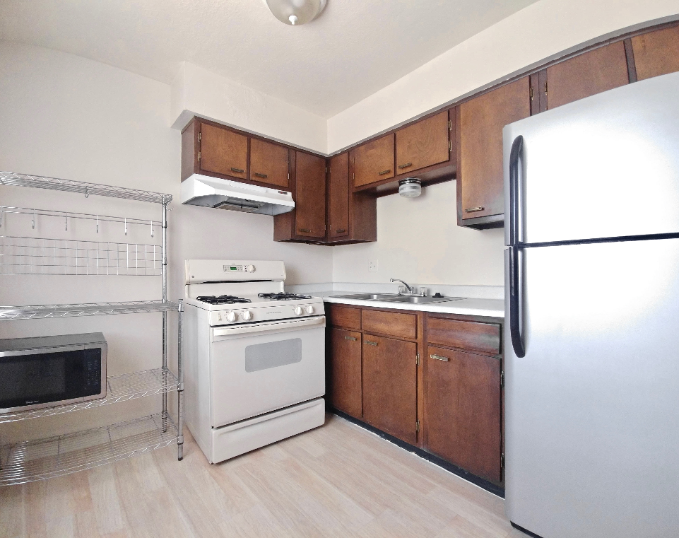 313 Girard Blvd Se - Photo 5 of 8