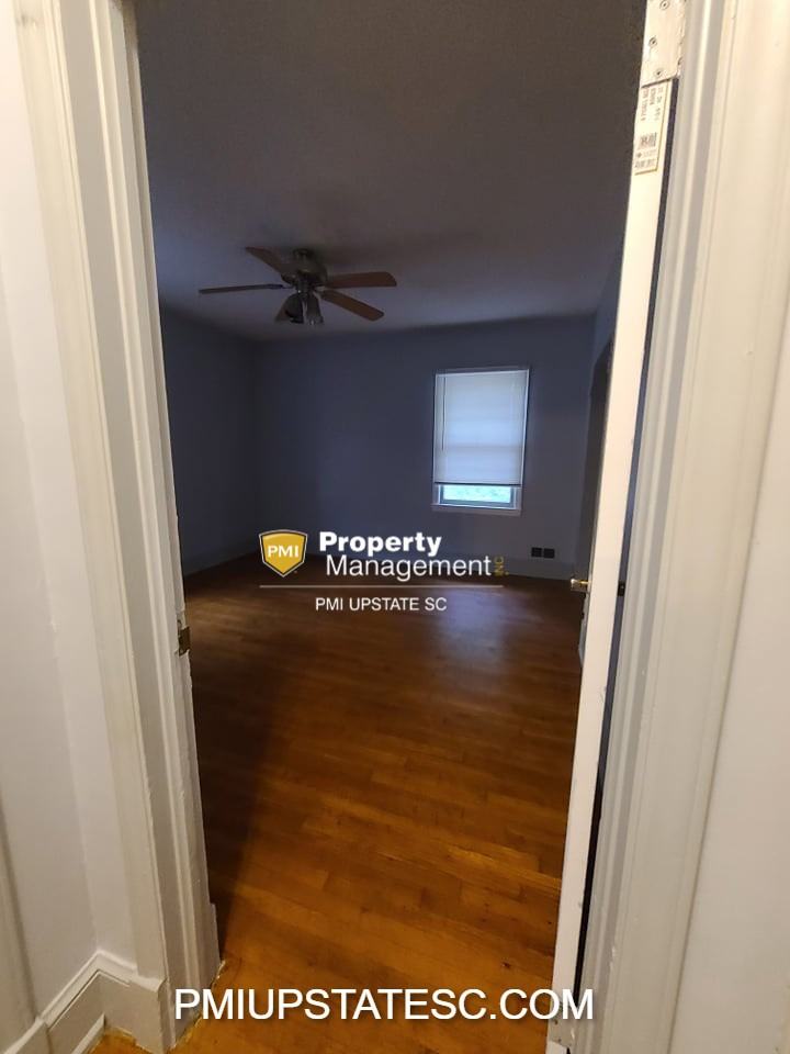 1103 E Rutherford St - Photo 2 of 12