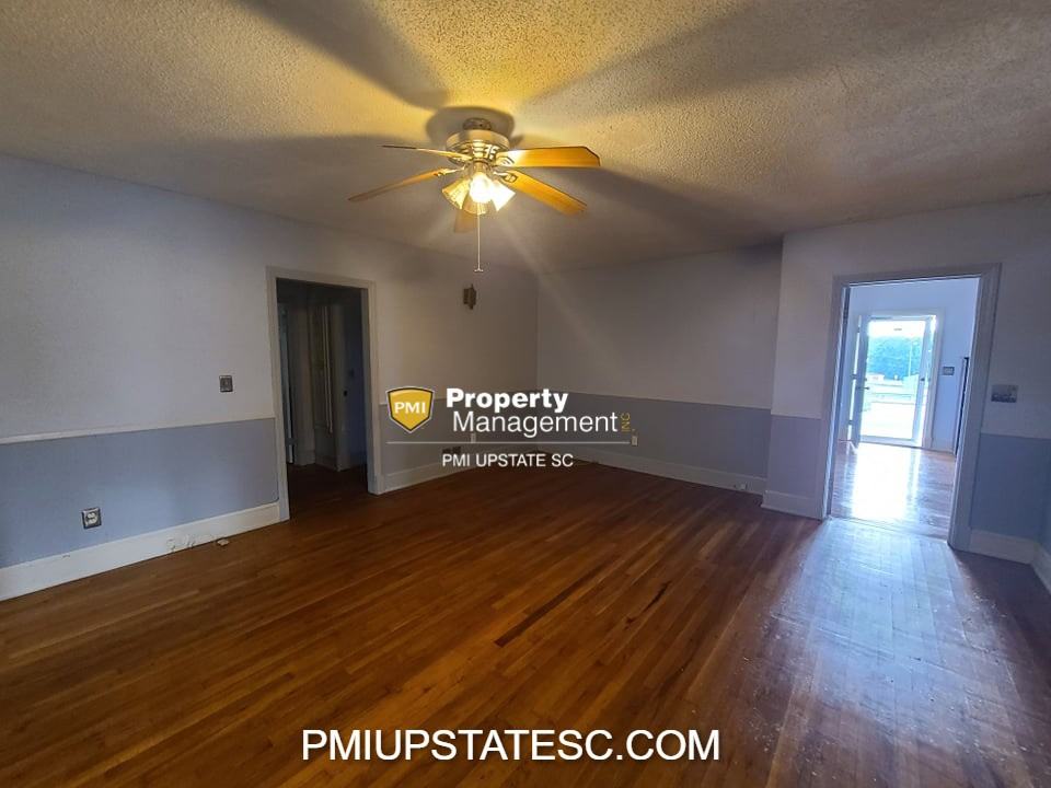 1103 E Rutherford St - Photo 3 of 12